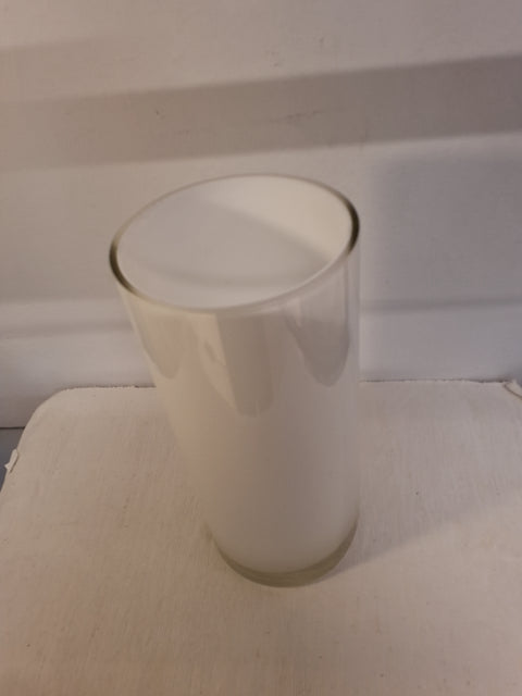 Cylindrisk hvid vase